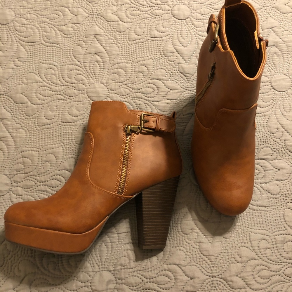 Size 11 tan/ brown ankle boot